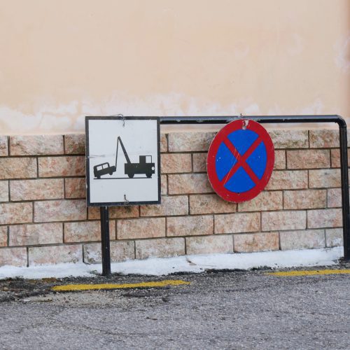 Jak masz obowiązek oznakować holowany samochód osobowy?