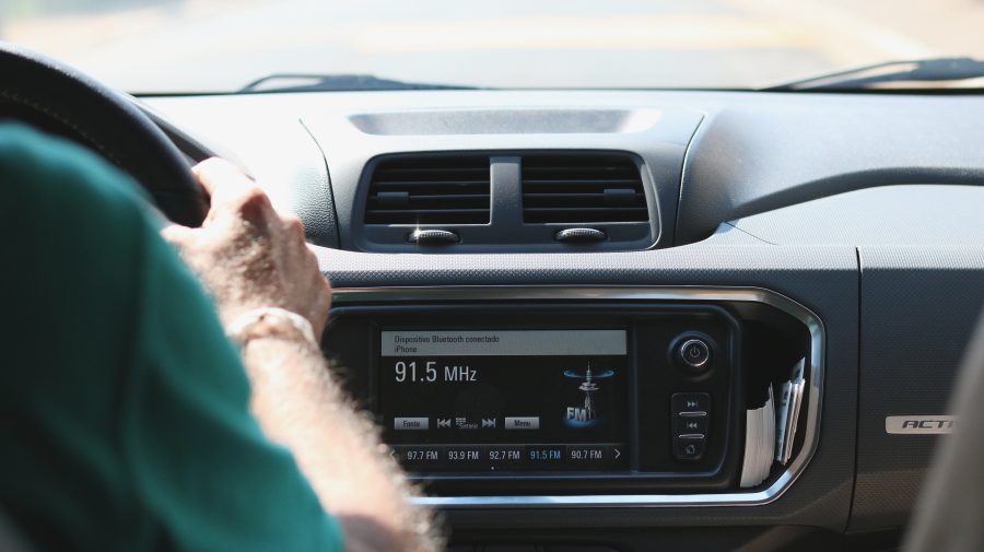 Jak podłączyć radio samochodowe w domu?