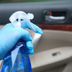 Czyszczenie plastików w samochodzie - domowe sposoby