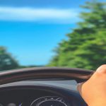 Jak jeździć, żeby oszczędzać? Najważniejsze zasady eco drivingu