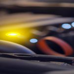 Nie lekceważ kontrolki silnika! Co oznacza zapalenie się check engine?